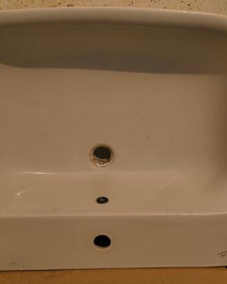 Lavandino con colonna e sifone