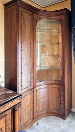 Vetrina angolare con anta in vetro e ante in legno