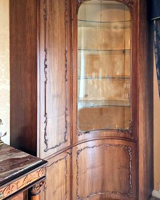 Vetrina angolare con anta in vetro e ante in legno