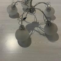 Lampadario moderno a 5 luci in vetro satinato