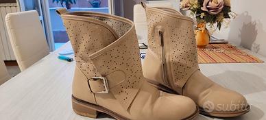 Stivaletti estivi beige 