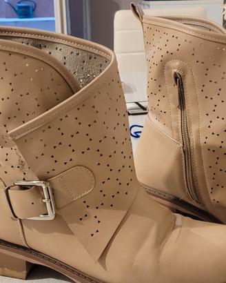 Stivaletti estivi beige 