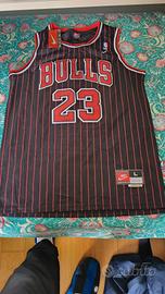 Maglia Bulls Micheal Jordan autografata con COA