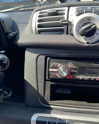 Autoradio Pioneer con vivavoce Bluetooth