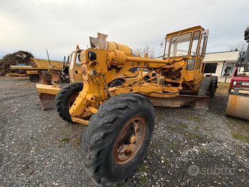 Grader Caterpillar 12