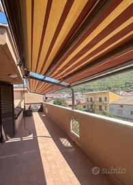 Struttura con Tenda da Sole