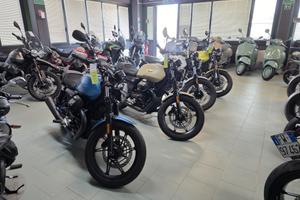 Moto Guzzi V7 Stone