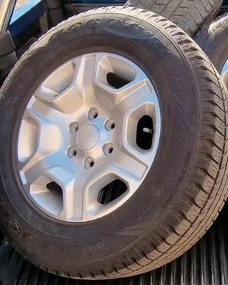 Pneumatici Goodyear 265/65 + Cerchi in Lega da 17"