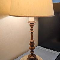 Lampada in legno da tavolo