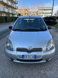 Toyota Yaris 1.3i 16V neopatentati ..