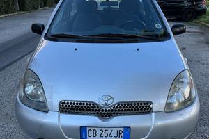 Toyota Yaris 1.3i 16V neopatentati ..