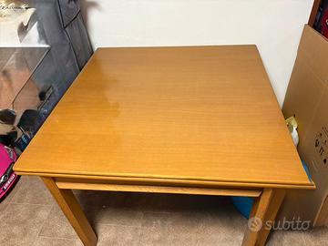 Tavolo in mogano apribile