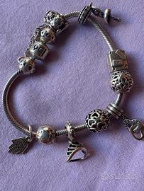 Pandora con charm