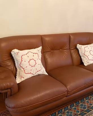 DIVANO INCLUSE 2 POLTRONE IN PELLE COME NUOVO