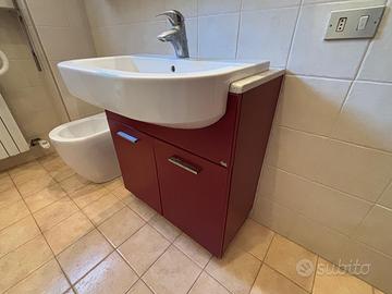 Mobile bagno con lavabo, specchiera, colonna