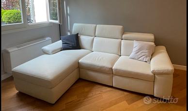 Divano Poltronesofà con movimento relax elettrico