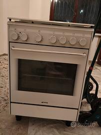 Cucina SMEG 4 fuochi con forno elettrico 