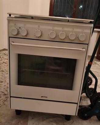 Cucina SMEG 4 fuochi con forno elettrico 