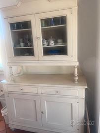 Credenza con alzata in legno chiaro