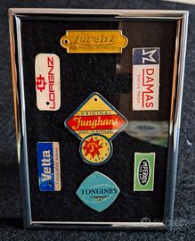 Cornice con etichette orologi vintage