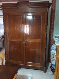 Armadio dell'800 adattato a stipone