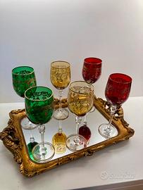 Vassoio con 6 bicchieri di vino