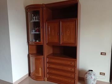 Mobile soggiorno classico in legno con vetrina e i