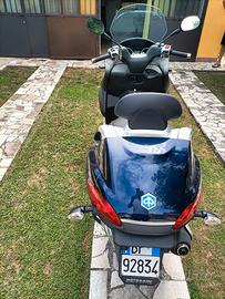 Scooter Piaggio MP 300  