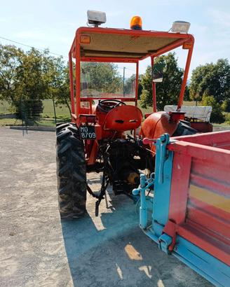 Trattore  con rimorchio trainante