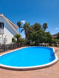 Villa con piscina e giardino di 2000 mq