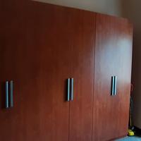 armadio impiallacciato color noce smontato