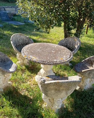 Tavolo e sedie in cemento