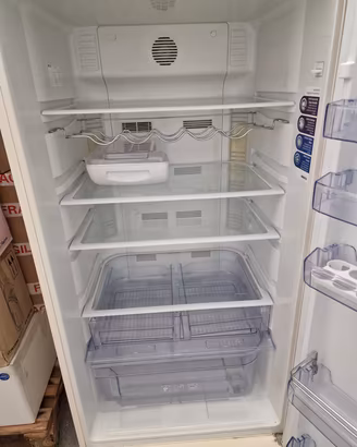 Frigorifero Beko con congelatore 70x190 cm