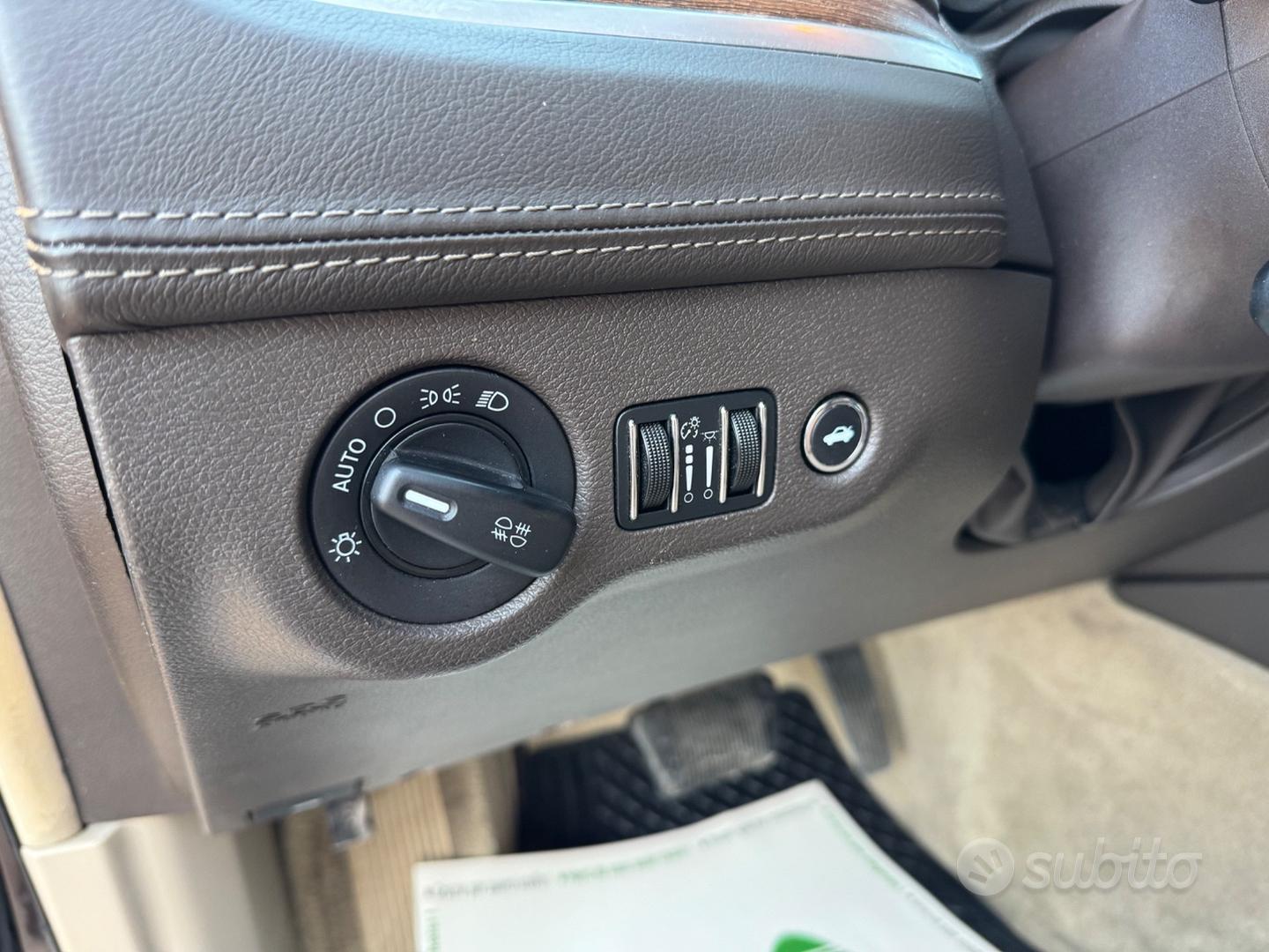 Lancia Thema Executive 3.0 V6 Multijet 239ch - Camera - Sièges élécriques à mémoire - Navi - Led