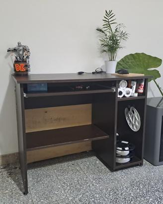 Scrivania  solo su ritiro a casa