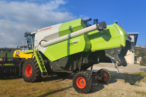 Mietitrebbia Claas Tucano 430