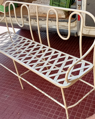 Arredamento antico per giardino