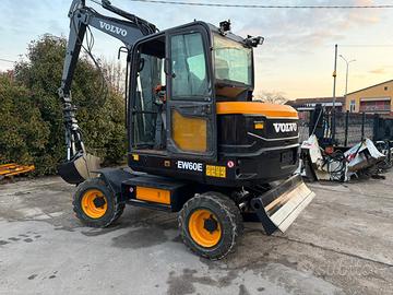 E283 - Escavatore Volvo EW60E