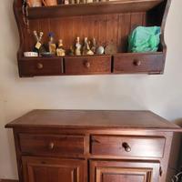 credenza con piattaia in legno