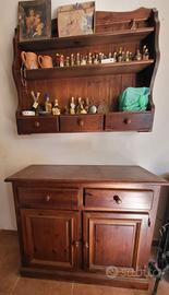 credenza con piattaia in legno