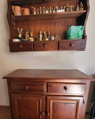 credenza con piattaia in legno