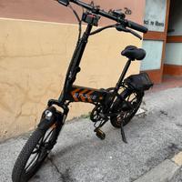 Bicicletta pieghevole pedalata assistita Engwe p1