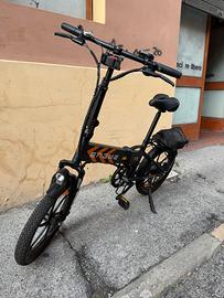 Bicicletta pieghevole pedalata assistita Engwe p1