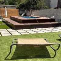 Piscina con rivestimento in legno