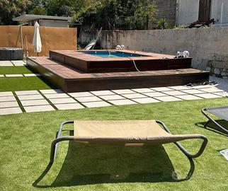 Piscina con rivestimento in legno