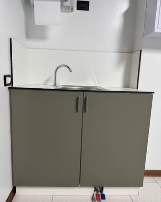 Mobile lavello professionale con comando acqua