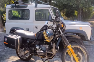 Defender e BMW GS100R