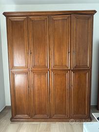 Armadio in legno massiccio