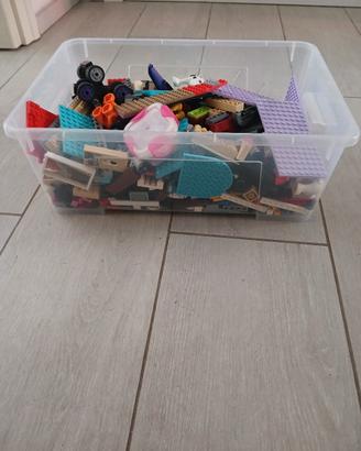 mattoncini misti LEGO piu scatola da montare