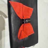 pochette pelle nera bordi in camoscio rosso ed int